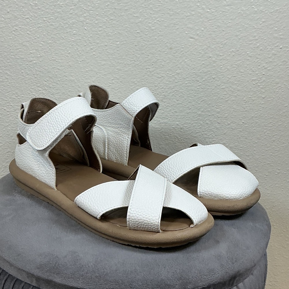 Mahon Swon White Pebbled Strappy Sandals Womens Size 39 Hook and Loop Flat Shoes